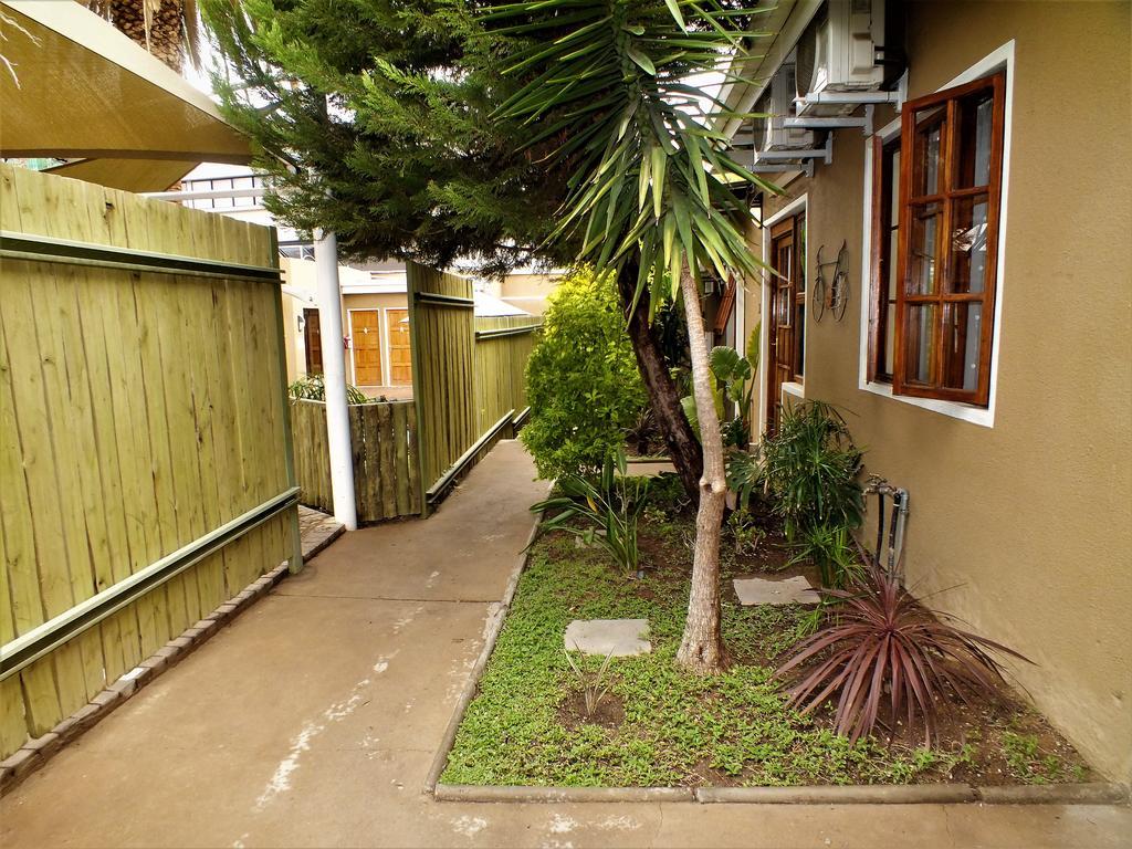 Uzuri Guesthouse Cc Windhoek Exteriér fotografie